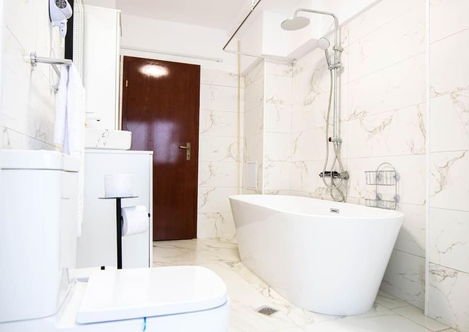 Ultra Central Luxury 3Br 2Bath Apt & Amazing Views Bukareszt Zewnętrze zdjęcie